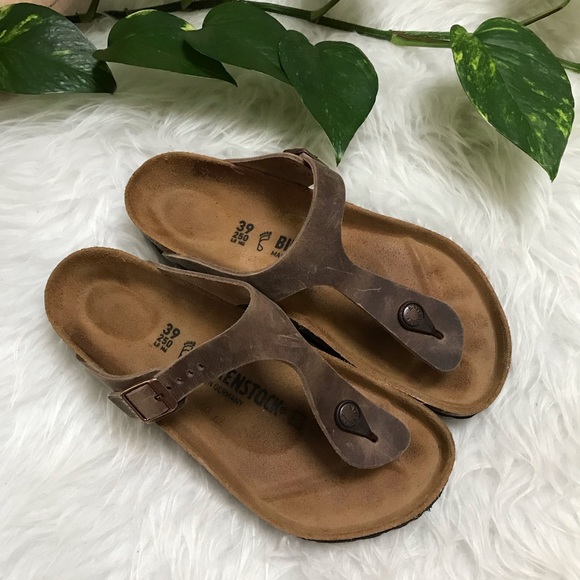 Birkenstock Shoes - Birkenstock Gizeh Oiled Leather Sandals